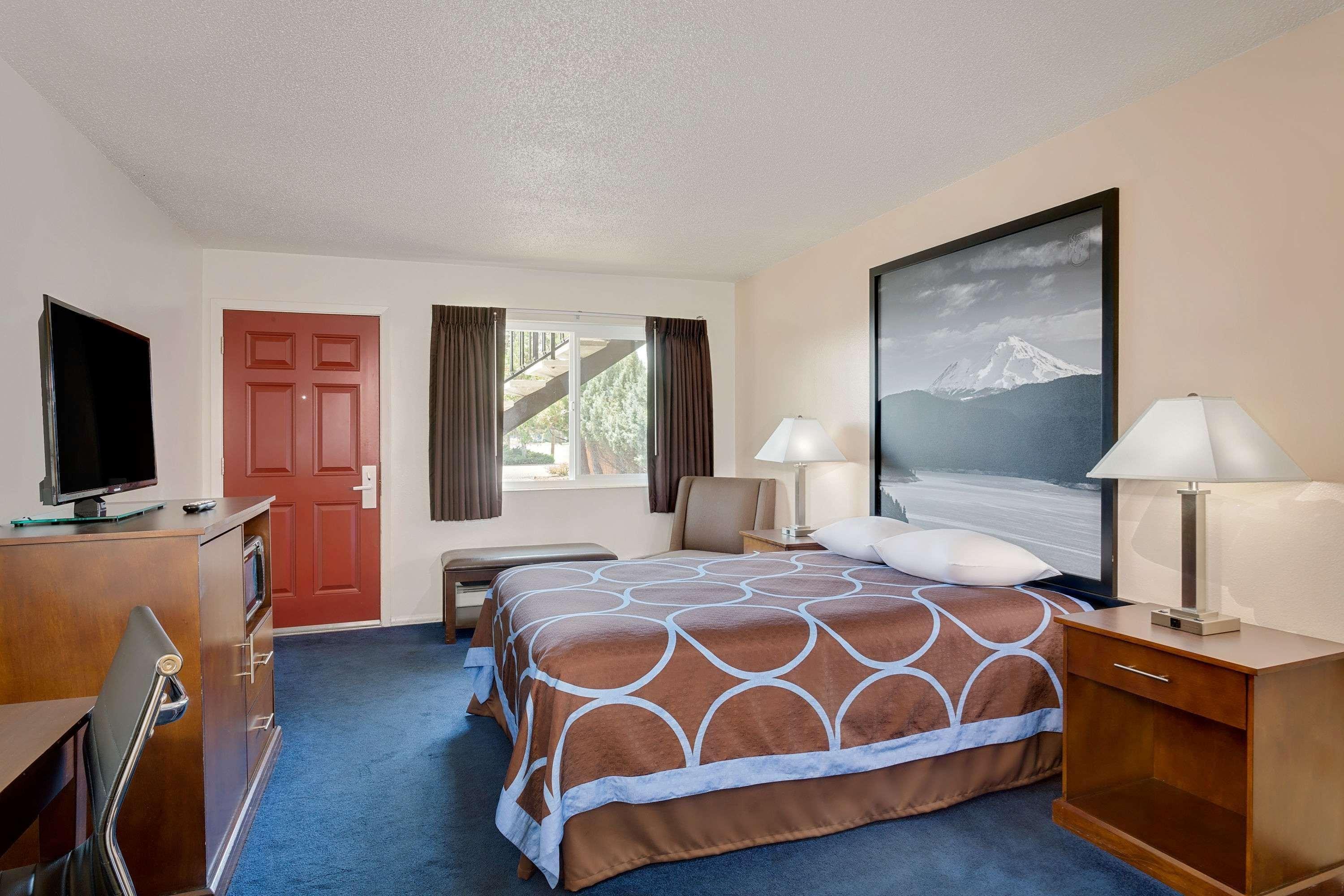 Super 8 By Wyndham Alturas Hotel Exterior photo
